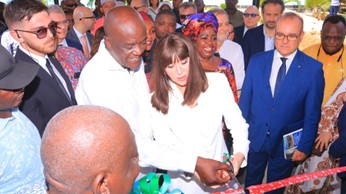Figure 4H.E. Gideon M. Mung’aro, Governor of Kilifi County, with leaders from the Government of Italy during the official opening of the new maternity wing at Malindi Sub-County Hospital